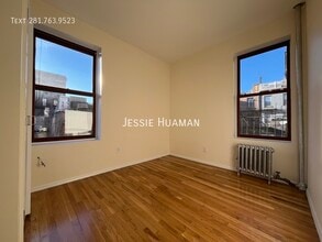 207-209-209 W 11th St in New York, NY - Building Photo - Building Photo