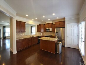 2428 Hadlow Ln in Atlanta, GA - Building Photo - Building Photo