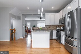 2558 Banshire Dr in Herndon, VA - Building Photo - Building Photo