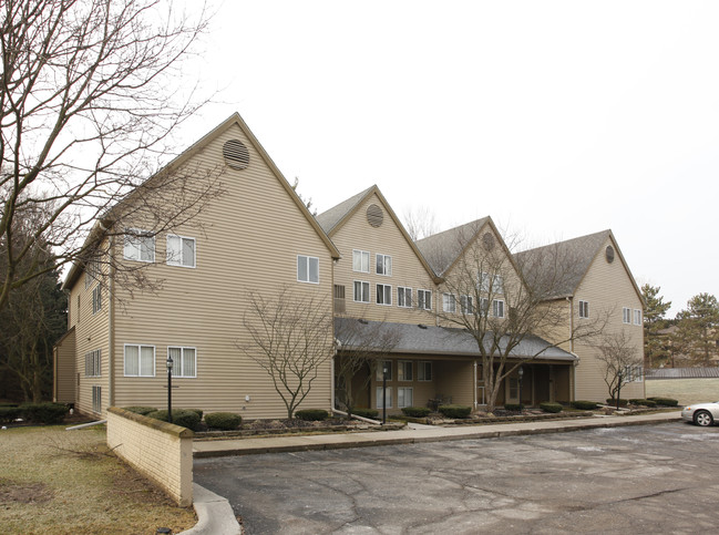 Rollcrest Apartments in Farmington Hills, MI - Building Photo - Building Photo