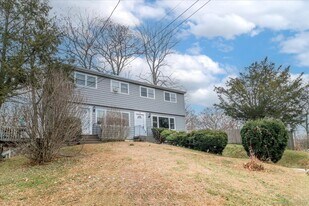 32 Pleasant St in Bethel, CT - Building Photo