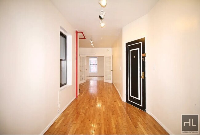 251 W 18th St-Unit -3E in New York, NY - Foto de edificio - Building Photo