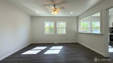 412 Ryders Ln in East Brunswick, NJ - Building Photo - Building Photo