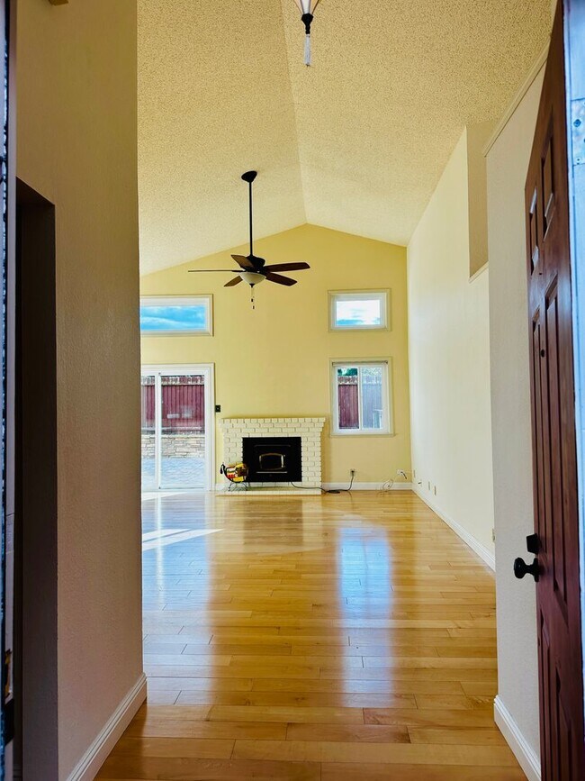 496 Camellia Ct in Benicia, CA - Building Photo - Building Photo