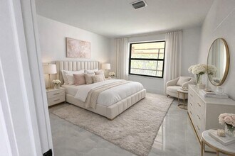 10033 Winding Lake Rd in Sunrise, FL - Building Photo - Building Photo
