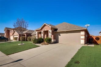 7000 Derbyshire Dr in Fort Worth, TX - Foto de edificio - Building Photo