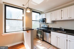 1939 Chestnut St in Philadelphia, PA - Building Photo