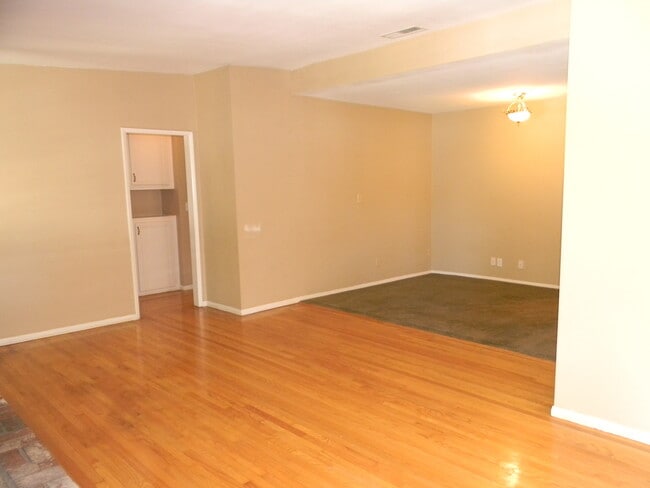 1342 E Maple Ave in Orange, CA - Building Photo - Building Photo