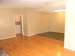 1342 E Maple Ave in Orange, CA - Building Photo - Building Photo