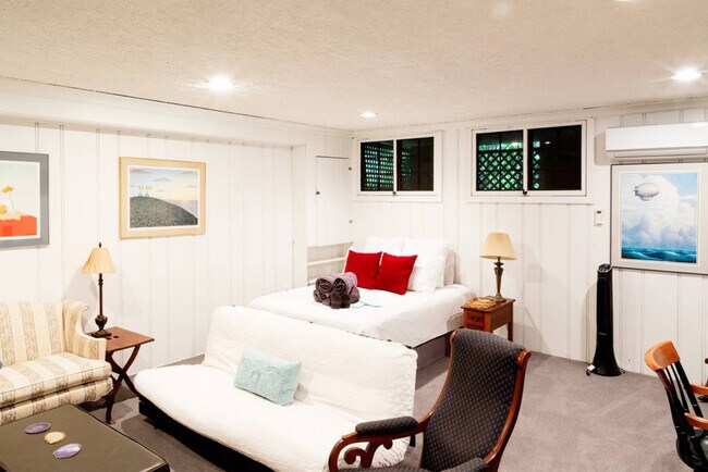 3833 Calvert St NW in Washington, DC - Building Photo - Building Photo
