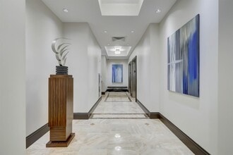 2001 N Ocean Blvd, Unit S205 in Fort Lauderdale, FL - Foto de edificio - Building Photo