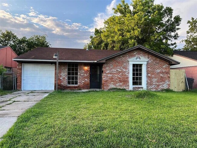property at 4006 Heatherbrook Dr
