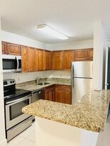 10765 Cleary Blvd in Plantation, FL - Building Photo