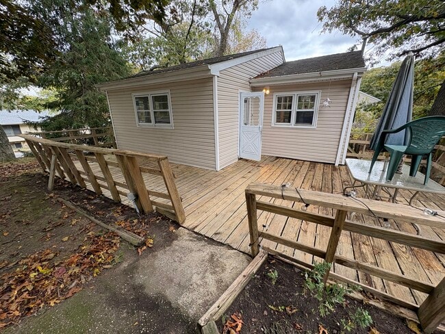 property at 2 Seawanhaka Ave