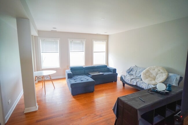 2634 W Glenlake Ave in Chicago, IL - Building Photo - Building Photo