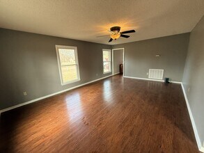 151 Cherokee Dr in Martin, TN - Building Photo - Building Photo