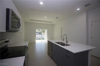 1262 Milwaukee Blvd, Unit 1262 in Lehigh Acres, FL - Building Photo - Building Photo