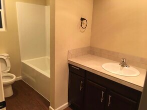 197 Cloverdale Rd in Kalama, WA - Building Photo - Building Photo