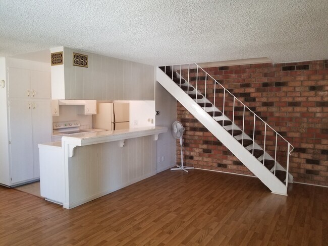 5618 Madison Ave in Sacramento, CA - Building Photo - Building Photo