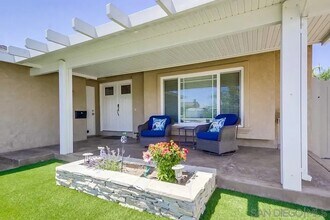 10142 White Pine Ln in Santee, CA - Building Photo - Building Photo