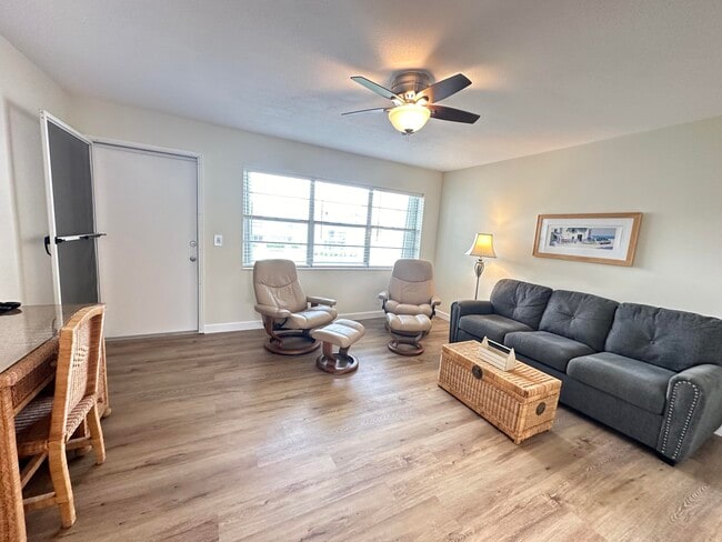 530 Horizon St E in Boynton Beach, FL - Building Photo - Building Photo
