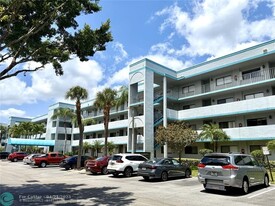 4725 Lucerne Lakes Blvd in Greenacres, FL - Building Photo