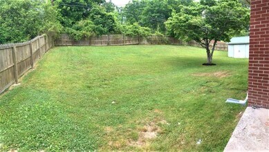 310 College Park Dr in Lafollette, TN - Foto de edificio - Building Photo