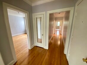 7931 S Manistee Ave, Unit 2S in Chicago, IL - Building Photo - Building Photo