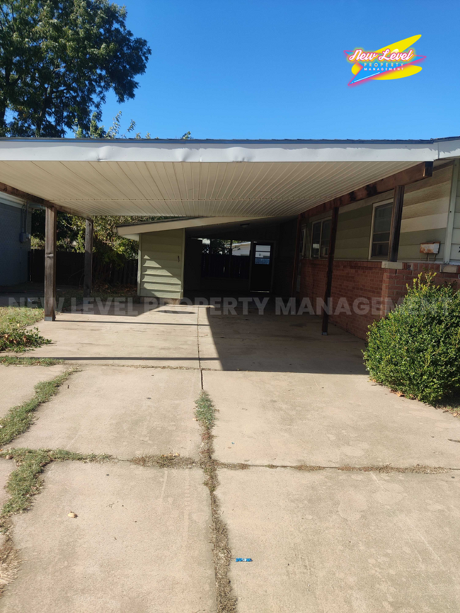 2839 S Glenn Ave in Wichita, KS - Foto de edificio - Building Photo