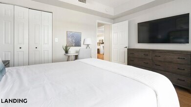 3695 Island Club Dr, Unit 3711-01 in North Port, FL - Foto de edificio - Building Photo