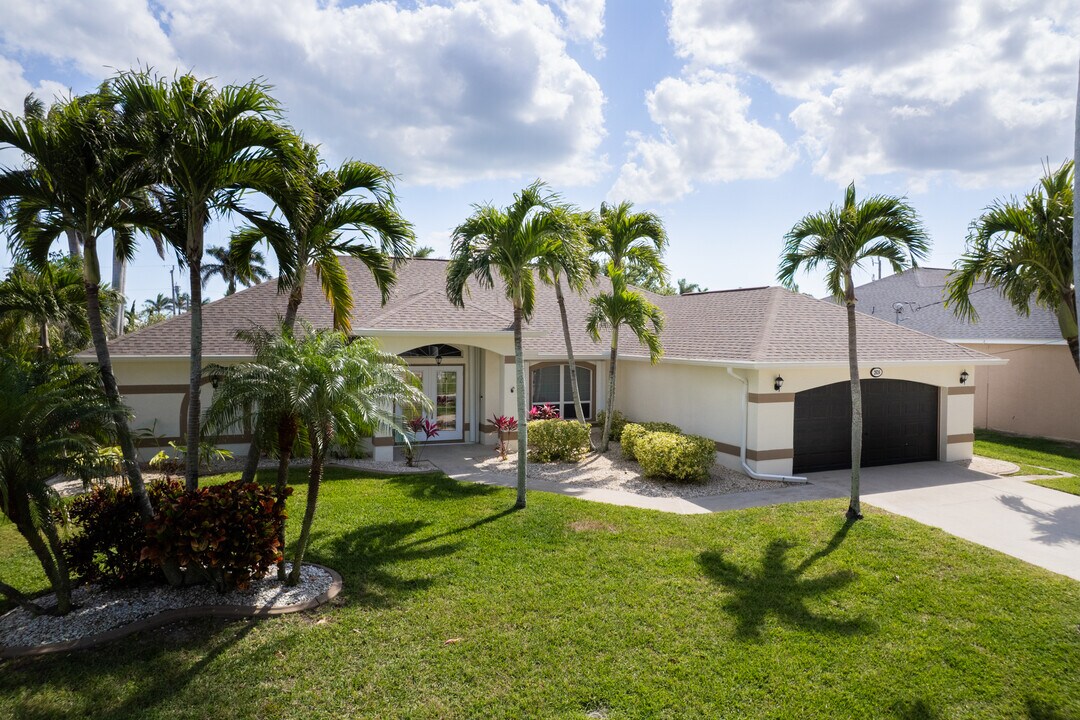 2624 SW 52nd St in Cape Coral, FL - Building Photo