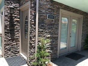211 7th St in Huntington Beach, CA - Building Photo - Building Photo