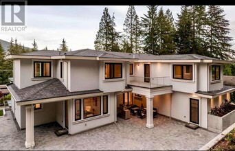 181 Stevens Dr in West Vancouver, BC - Building Photo - Building Photo