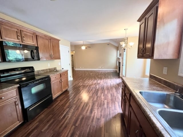 552 Parkvue Village Way in Clarksville, TN - Building Photo - Building Photo