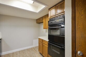 1326 Town Cir, Unit 1 in Baytown, TX - Foto de edificio - Building Photo