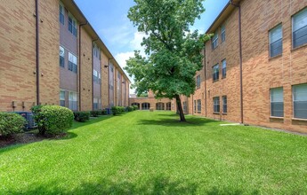 Silver Gardens 62+ Apartments in Dallas, TX - Building Photo - Building Photo