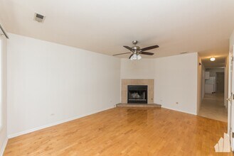 845 N Hoyne Ave, Unit Enormous 3 bedroom 1.5 ba in Chicago, IL - Building Photo - Building Photo