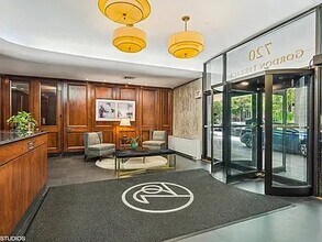 720 W Gordon Terrace, Unit 8j in Chicago, IL - Building Photo - Building Photo