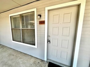 2526 W Prairie St, Unit 204 in Denton, TX - Building Photo - Building Photo