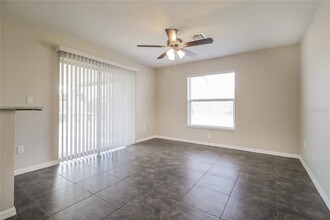 15688 Spring Line Ln in Ft. Myers, FL - Foto de edificio - Building Photo