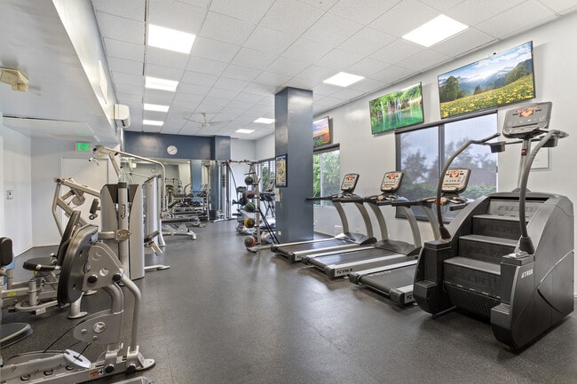 10501 Wilshire Blvd, Unit #1605 in Los Angeles, CA - Foto de edificio - Building Photo