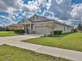 692 E Victoria Trails Blvd in DeLand, FL - Building Photo