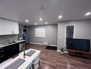 828 Dundas St W in Toronto, ON - Building Photo - Building Photo