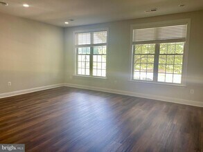 43157 Clarendon Sq in Ashburn, VA - Building Photo - Building Photo