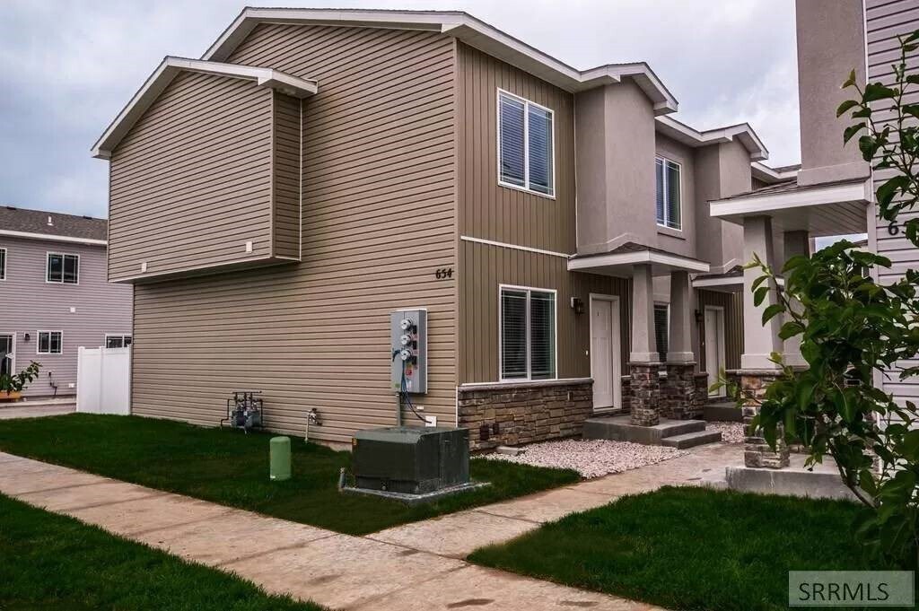 702 S Saturn Ave in Idaho Falls, ID - Foto de edificio