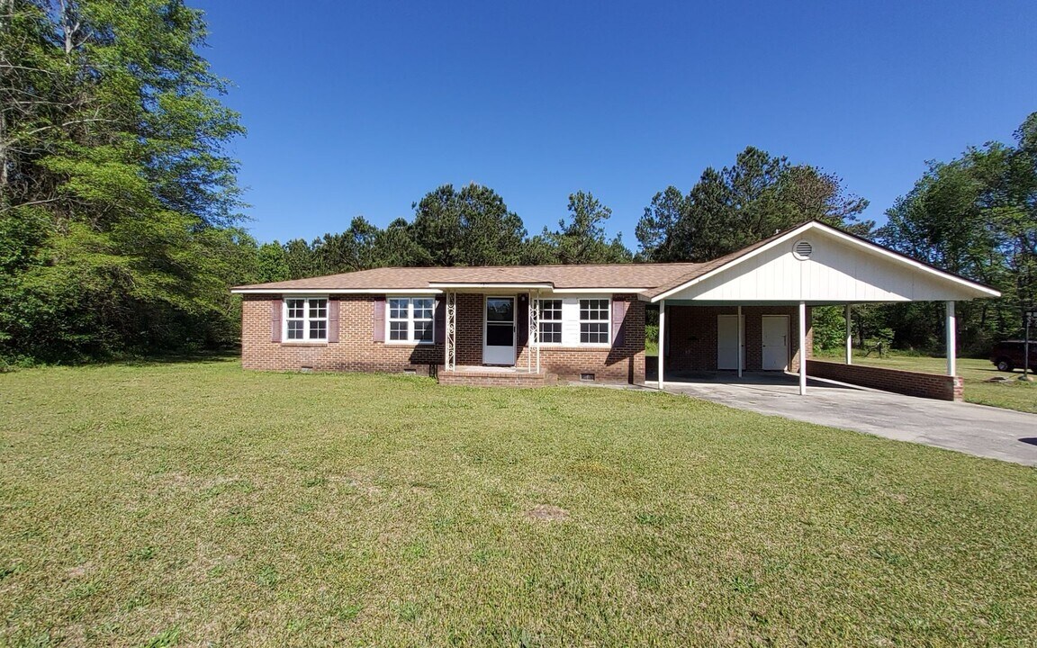 3275 N Kings Hwy in Rembert, SC - Building Photo