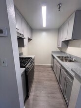 1791 N Sycamore Ave, Unit 302 in Los Angeles, CA - Building Photo - Building Photo