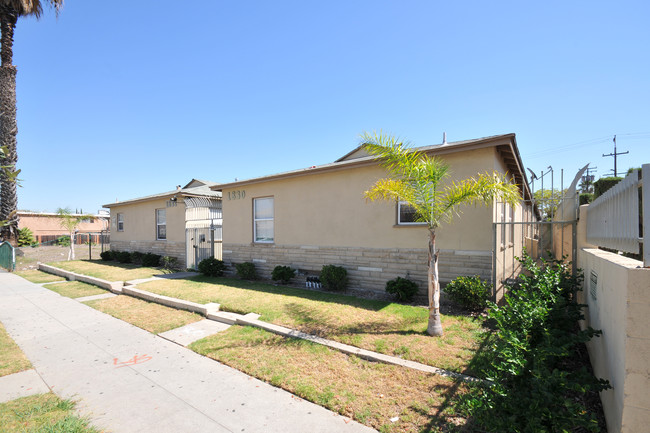 1830 Locust Ave in Long Beach, CA - Building Photo - Building Photo