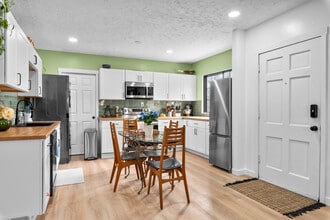 716 E 50 S, Unit Upper Level in Provo, UT - Foto de edificio - Building Photo