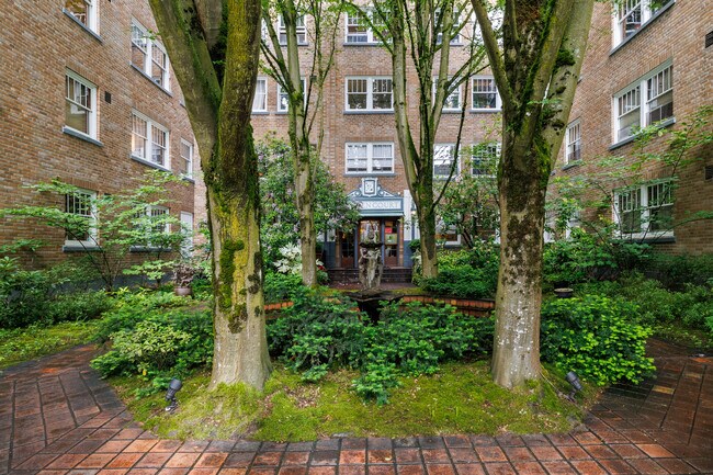 Garden Court Condos in Seattle, WA - Foto de edificio - Building Photo